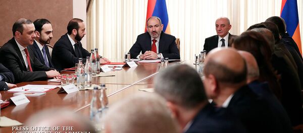 Премьер-министр Армении Никол Пашинян и президент Карабаха Бако Саакян на заседании совета безопасности Армении и Карабаха (22 февраля 2020). Степанакерт - Sputnik Արմենիա