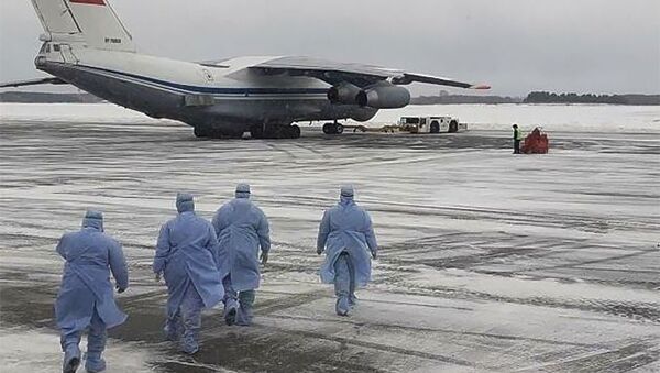 Прибытие первого военного самолета из Уханя в тюменский аэропорт (5 февраля 2020). Тюмень - Sputnik Армения