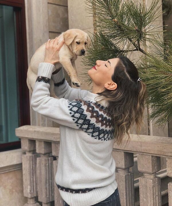 «Գարուն Երևան, սիրուն Երևան». Փաշինյանը կնոջն ու դուստրերին կակաչներ է նվիրել - Sputnik Արմենիա