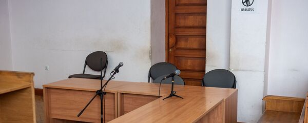 Пустая скамья подсудимых на заседании суда по делу Грачьи Арутюняна (24 февраля 2020). Еревaн Пустая скамья подсудимых на заседании суда по делу Грачьи Арутюняна (24 февраля 2020). Еревaн - Sputnik Армения