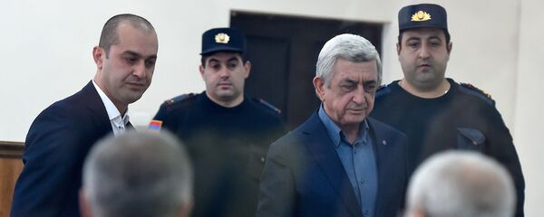 Третий президент Серж Саргсян перед началом заседания суда по дизельному делу (25 февраля 2020). Еревaн - Sputnik Армения