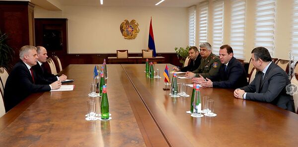 Տոնոյանն ու Զասը քննարկել են ՀԱՊԿ ռազմական բաղադրիչի զարգացման գործընթացը Տոնոյանն ու Զասը քննարկել են ՀԱՊԿ ռազմական բաղադրիչի զարգացման գործընթացը - Sputnik Արմենիա