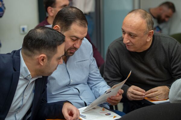 Կոնյակն էլ շախմատիստների՞ դոպինգն է. ՌԴ–ի սպորտային լրագրողները Երևանում են. լուսանկարներ - Sputnik Արմենիա