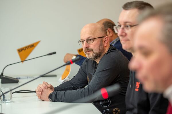 Допинг для шахматистов? Российские спортивные журналисты пообщались с коллегами в Ереване Допинг для шахматистов? Российские спортивные журналисты пообщались с коллегами в Ереване - Sputnik Армения