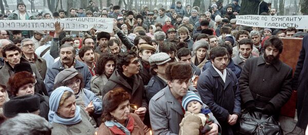 Демонстрация на армянском кладбище в ознаменование первой годовщины антиармянской бойни в Сумгаите (26 февраля 1989). Москва Демонстрация на армянском кладбище в ознаменование первой годовщины антиармянской бойни в Сумгаите (26 февраля 1989). Москва - Sputnik Արմենիա