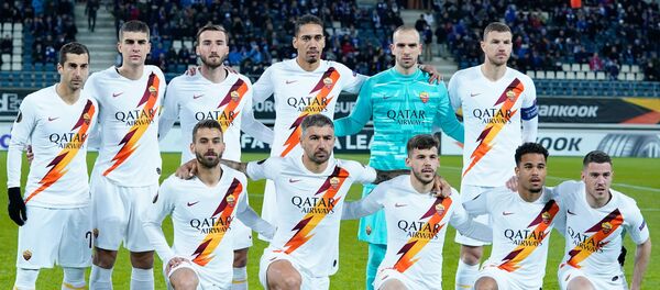 Полузащитник Генрих Мхитарян (крайний слева) в составе сборной Ромы перед матчем Лиги Европы между КАА Гент и АО Рома (27 февраля 2020). Полузащитник Генрих Мхитарян (крайний слева) в составе сборной Ромы перед матчем Лиги Европы между КАА Гент и АО Рома (27 февраля 2020). - Sputnik Армения