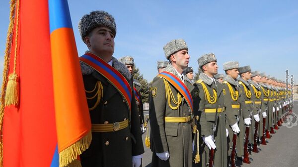 Армянские военнослужащие в почетном карауле - Sputnik Армения