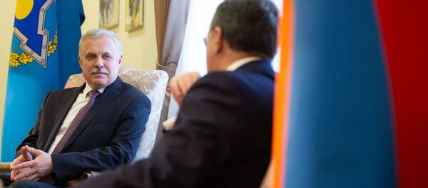  Генеральный секретарь ОДКБ Станислав Зась на встрече с министром иностранных дел Армении Зограбом Мнацаканяном (28 февраля 2020). Еревaн - Sputnik Армения