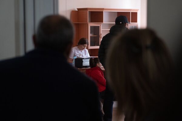 Чихнул, запаниковал, побежал: куда ведет армян страх коронавируса - Sputnik Армения