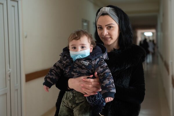 Чихнул, запаниковал, побежал: куда ведет армян страх коронавируса - Sputnik Армения