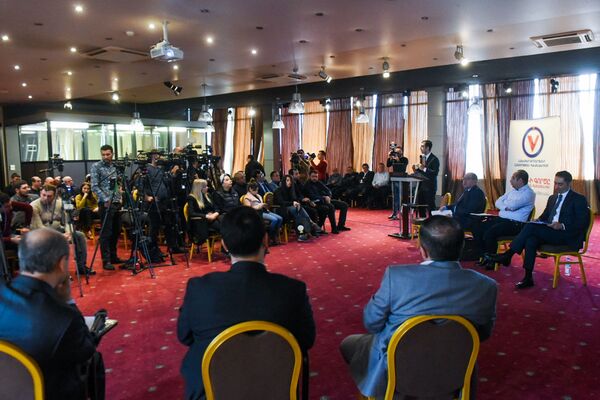 Свержение конституционного строя — не преступление: адвокат Кочаряна объяснил парадокс - Sputnik Армения