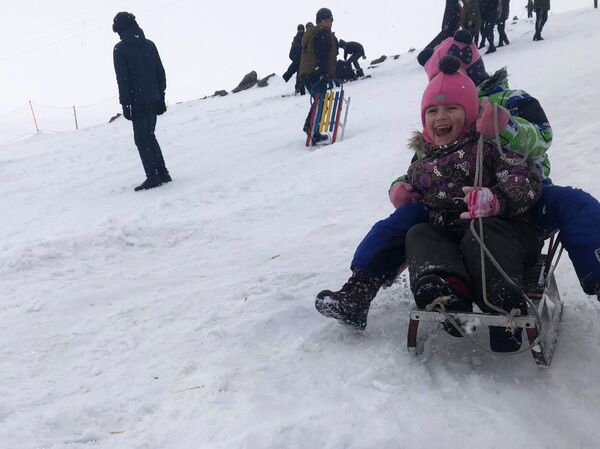 На то мы и армяне, чтобы отличаться! В Шираке попрощались с зимой назло коронавирусу - Sputnik Армения