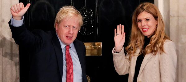 Британский премьер-министр Борис Джонсон и его подруга Кэрри Симондс - Sputnik Армения