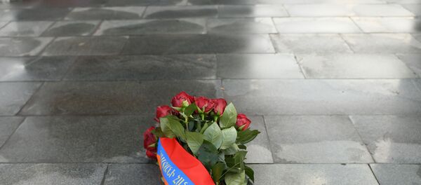 Скорбный венок от имени президента Армена Саркисяна в память жертвам 1 марта 2008 года (1 марта 2020). Еревaн Скорбный венок от имени президента Армена Саркисяна в память жертвам 1 марта 2008 года (1 марта 2020). Еревaн - Sputnik Արմենիա