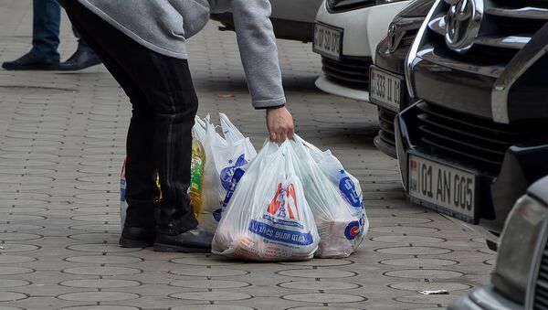 Женщина с покупками - Sputnik Армения