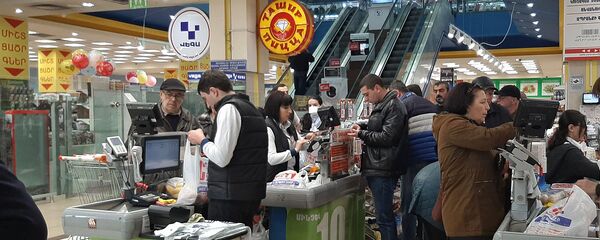  Люди у кассы супермаркете - Sputnik Армения