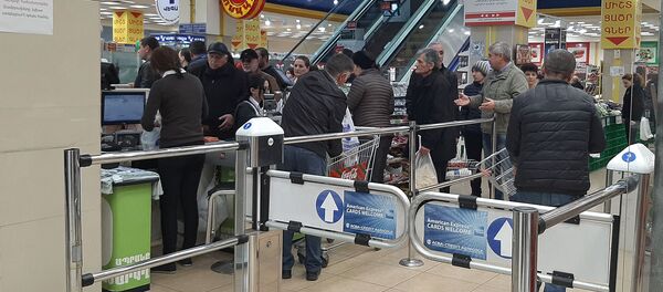  Люди у кассы супермаркете - Sputnik Արմենիա