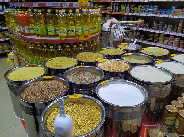 Рейд на магазины Еревана: обычный воскресный ажиотаж или коронавирусная паника? - Sputnik Армения