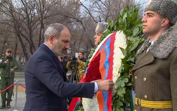Премьер-министр Никол Пашинян почтил память жертв 1 марта 2008 года (1 марта 2020). Еревaн - Sputnik Армения