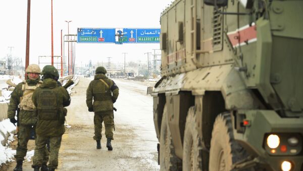 Российская военная полиция в освобожденном сирийском городе Маарет-Нууман в Идлибе - Sputnik Армения