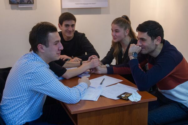 Гриша просто сказал Маруся!: в Ереване прошел брейн-ринг о Великой Отечественной Гриша просто сказал Маруся!: в Ереване прошел брейн-ринг о Великой Отечественной - Sputnik Армения