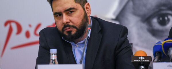 Директор Национальной галереи Арман Цатурян на пресс-конференции, посвященной творчеству Сальвадора Дали и Пабло Пикассо (3 марта 2020). Еревaн - Sputnik Արմենիա