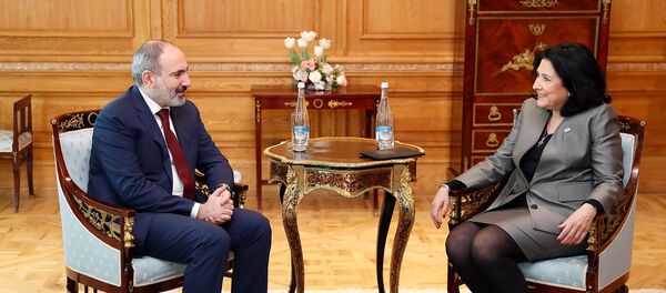 Премьер-министр Армении Никол Пашинян и президент Грузии Саломе Зурабишвили (3 марта 2020). Тбилиси Премьер-министр Армении Никол Пашинян и президент Грузии Саломе Зурабишвили (3 марта 2020). Тбилиси - Sputnik Армения