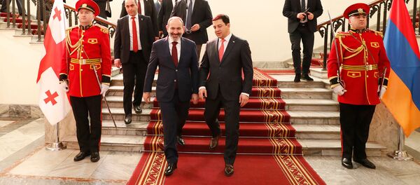 Встреча премьер-министра Армении Никола Пашиняна и спикера парламента Грузии Арчила Талаквадзе (3 марта 2020). Тбилиси Встреча премьер-министра Армении Никола Пашиняна и спикера парламента Грузии Арчила Талаквадзе (3 марта 2020). Тбилиси - Sputnik Армения