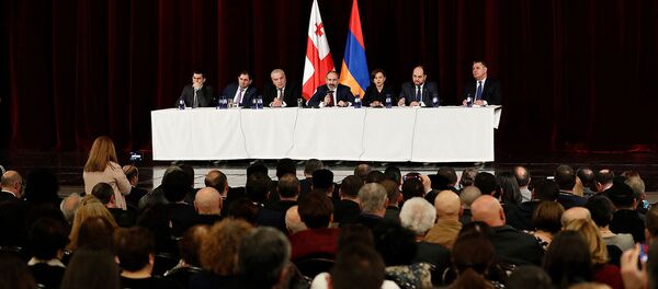 Премьер-министр Армении Никол Пашинян встретился с армянской общиной Грузии (3 марта 2020). Тбилиси - Sputnik Армения