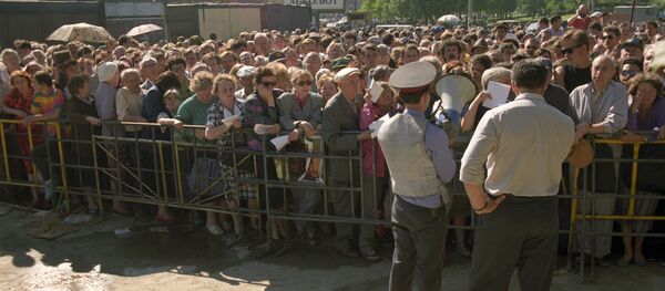 Акционеры АО МММ у центрального здания организации на Варшавском шоссе. - Sputnik Արմենիա