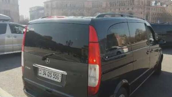 С площади Республики в Ереване принудительно эвакуируют автомобили - Sputnik Արմենիա