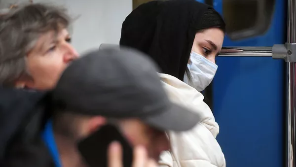 Пассажиры московского метро в медицинских масках - Sputnik Армения