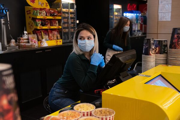 Хаш и ладан в помощь: как коронавирус изменил ритм жизни в Ереване - Sputnik Армения