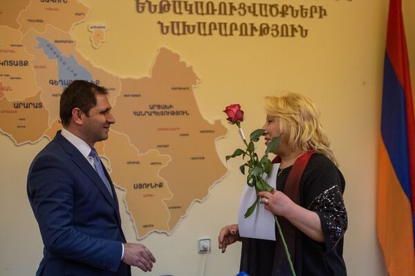 «Վերջապես կամուսնանամ». Ադրբեջանից բռնագաղթած 20 ընտանիք կսկսեն իրագործել երազանքները - Sputnik Արմենիա