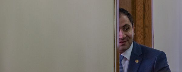 Министр Сурен Папикян на церемонии вручения сертификатов для приобретения недвижимости беженцам из Азербайджанской ССР (4 марта 2020). Еревaн - Sputnik Армения