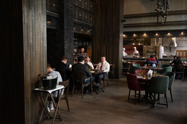 Хаш и ладан в помощь: как коронавирус изменил ритм жизни в Ереване - Sputnik Армения