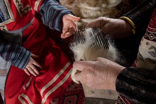 Женская семерка открыла гастродворик: какие сюрпризы ждут туристов в армянском селе Арагюх - Sputnik Армения