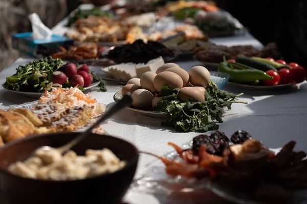 Женская семерка открыла гастродворик: какие сюрпризы ждут туристов в армянском селе Арагюх - Sputnik Армения