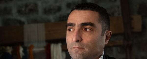  Губернатор Котайкской области Армении Романос Петросян на открытии гастро-дворика в селе Арагюх (5 марта 2020). Котайк - Sputnik Արմենիա