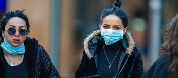 Девушки в защитных масках на улицах Еревaна (5 марта 2020). - Sputnik Արմենիա