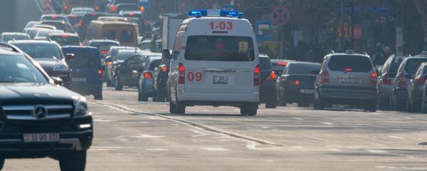 Машина Скорой помощи на одной из улиц Еревaна (5 марта 2020). - Sputnik Արմենիա