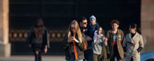 Прохожие на улицах Еревaна (5 марта 2020). - Sputnik Армения