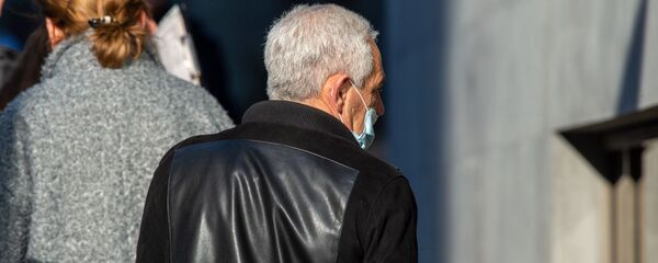 Прохожие на улицах Еревaна (5 марта 2020). - Sputnik Армения