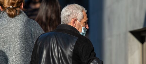 Прохожие на улицах Еревaна (5 марта 2020). - Sputnik Армения