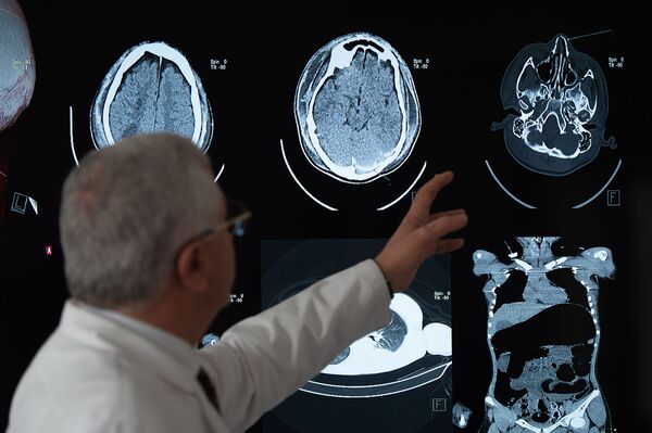 Её никто не навестил - директор медцентра рассказал о состоянии избитой в Гюмри девочки Её никто не навестил - директор медцентра рассказал о состоянии избитой в Гюмри девочки - Sputnik Армения