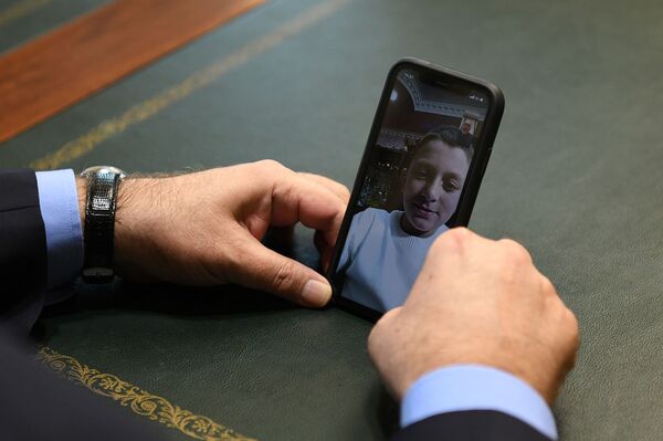 От президента будущему президенту: Саркисян сделал сюрприз герою проекта Sputnik Армения - Sputnik Армения