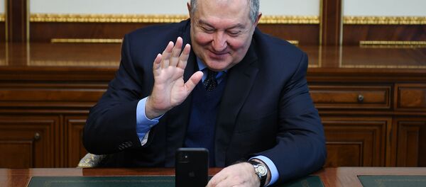 Президентский сюрприз по случаю дня Рождения: президент Армен Саркисян поздравил школьника из Апарана Ромика Аршакяна (6 марта 2020). Президентский сюрприз по случаю дня Рождения: президент Армен Саркисян поздравил школьника из Апарана Ромика Аршакяна (6 марта 2020). - Sputnik Արմենիա