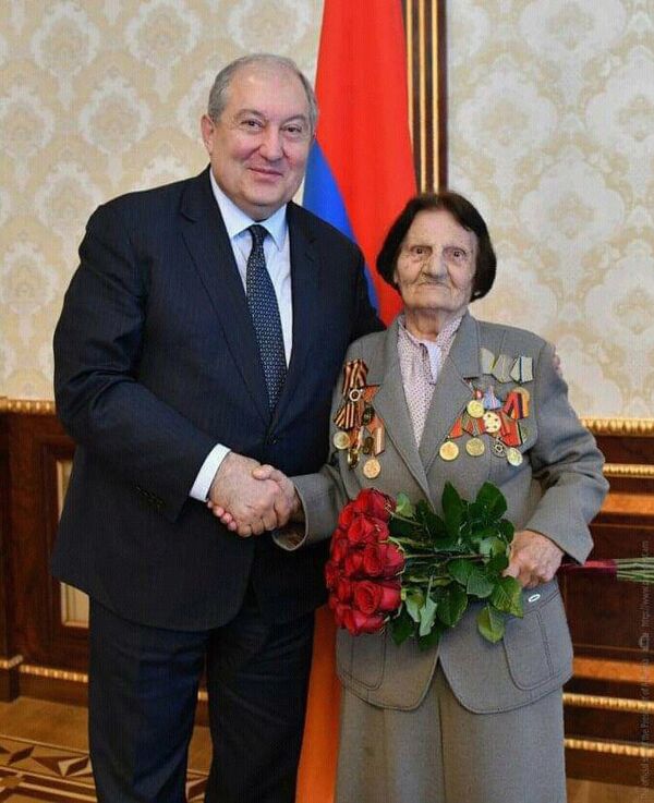 Сто граммов водки и тело убитой подруги: истории армянок, у которых отняли 8 марта - Sputnik Армения