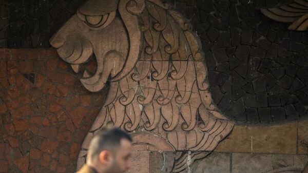 Барельеф на проспекте Маштоца в Еревaне - Sputnik Армения