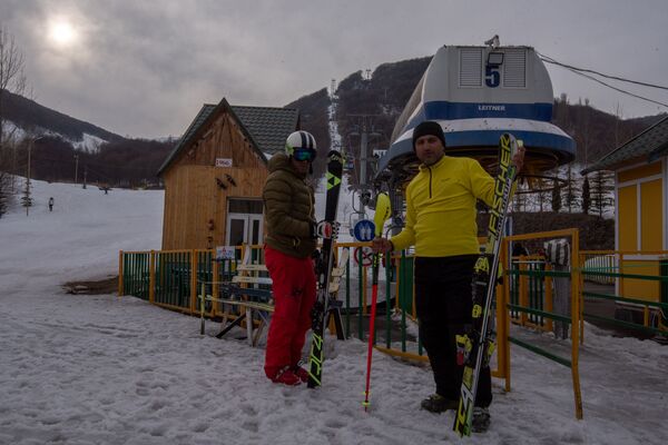 Журналисты бесят больше коронавируса, или Сбежали ли туристы из курортного Цахкадзора Журналисты бесят больше коронавируса, или Сбежали ли туристы из курортного Цахкадзора - Sputnik Армения